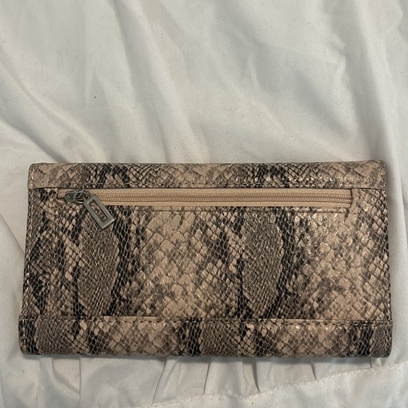 Guess wallet - Picture 2 of 3